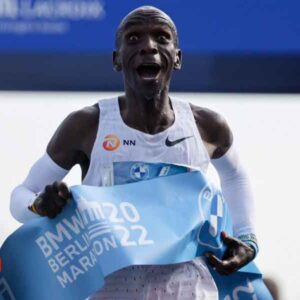 Kipchoge mejoró su récord del mundo en el maratón de Berlín