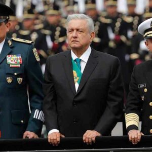 Militares de élite atienden a AMLO y a su familia dan seguridad y hasta hacen el aseo: Guacamaya leaks