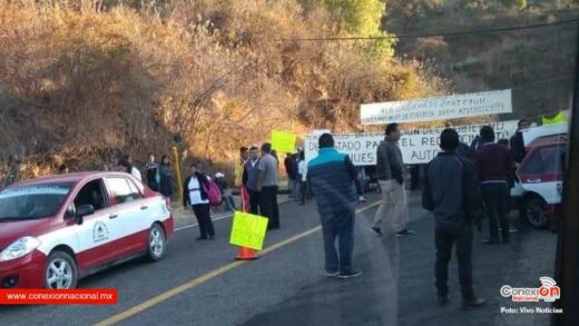 Bloquean carretera Huajuapan-Oaxaca para exigir recursos a presidenta de Dinicuiti recursos para obra potable