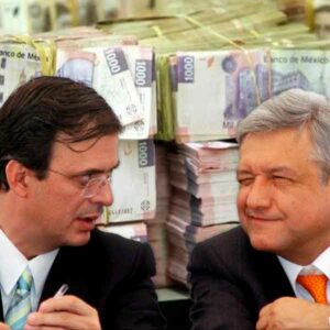 Ebrard entregó millones de pesos en efectivo a AMLO