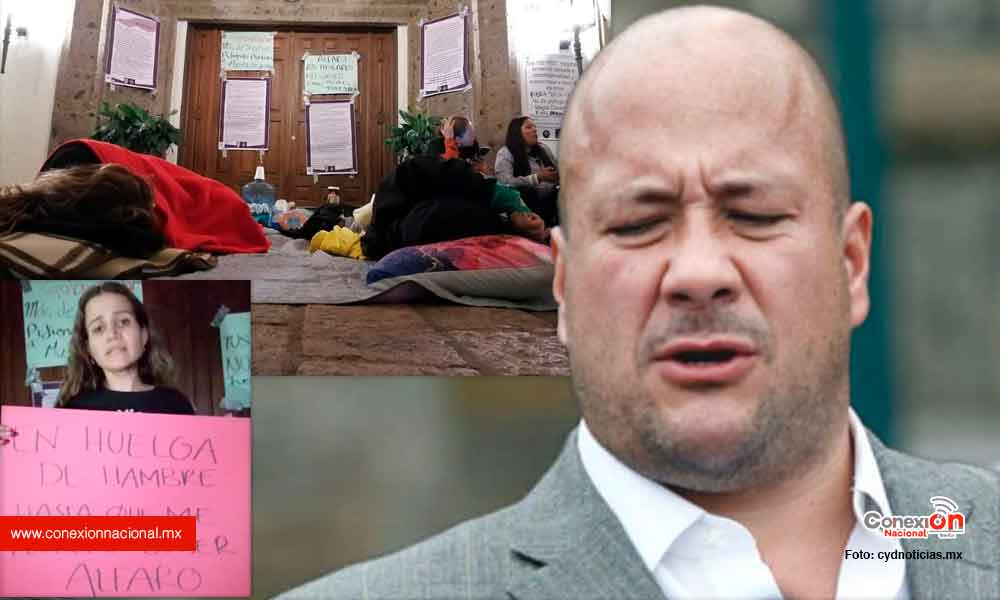Después de 3 días, Enrique Alfaro platicó con mujeres en huelga de hambr