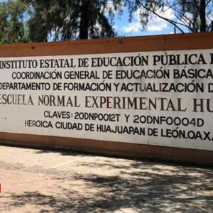 Realizan paro, alumnos de las once escuelas normales de Oaxaca