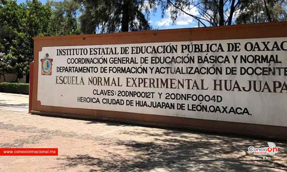 Realizan paro, alumnos de las once escuelas normales de Oaxaca