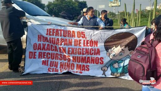 Maestros de educación indígena de Oaxaca bloquearon crucero de aeropuerto
