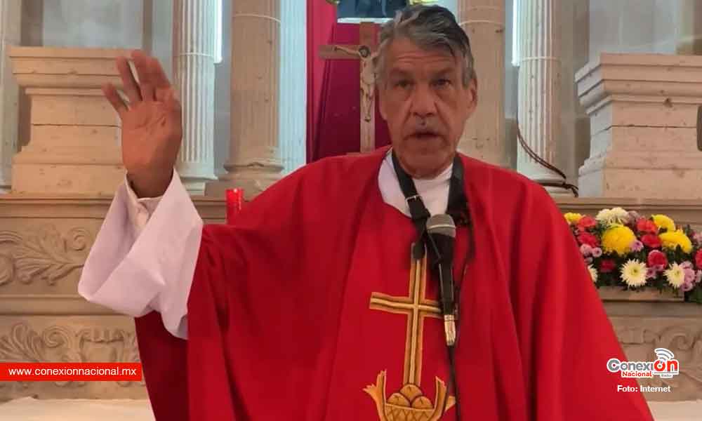 Suspende arquidiócesis de Morelia al Padre Pistolas