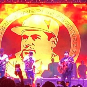 Presumen rostro del “Chapo” Guzmán en evento del ayuntamiento de Culiacán