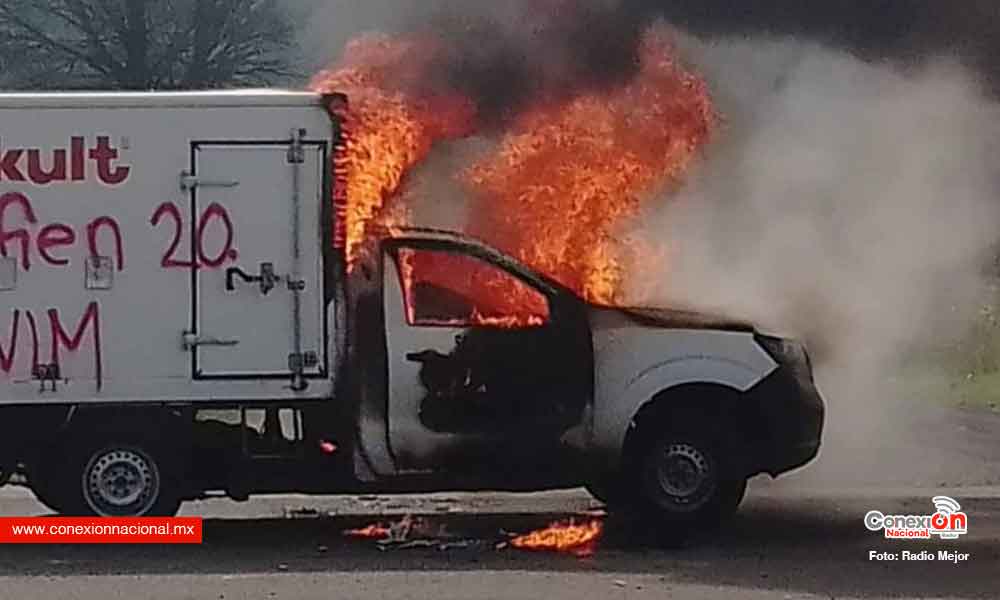 Presuntos Normalistas incendian unidad en entronque Aranza-Cheranástico