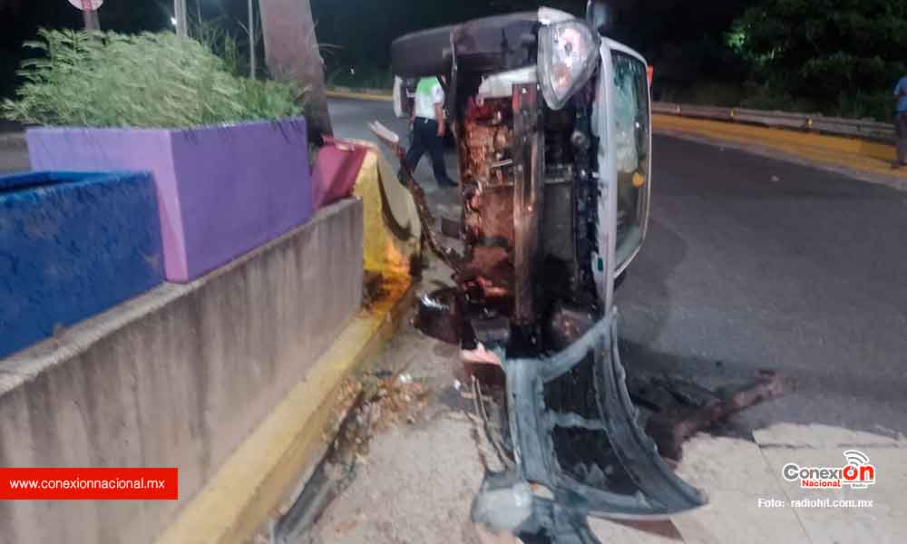 Vehículo volcado Coatzacoalcos