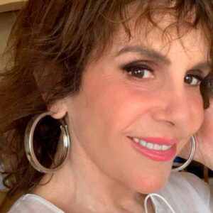 Hospitalizan de urgencia a la actriz Rebeca Jones