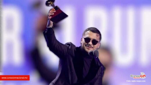 Nodal recibe Latin Grammy