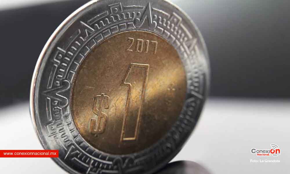 Peso se ‘aprovecha’ de dólar afectado por expectativas de la Fed