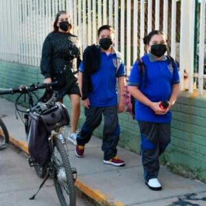 Consideración de madres y padres de familia uso de cubrebocas.