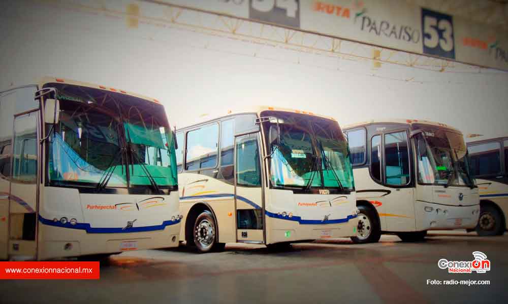 Autobús de pasajeros choca