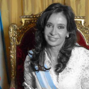 Condenan a ex presidenta de Argentina Cristina Fernandez a 6 años de cárcel por corrupción