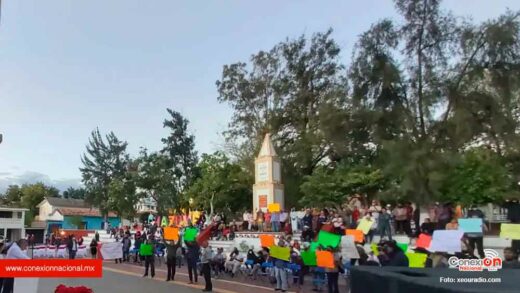 Familiares del presidente municipal de Chazumba agreden a manifestantes