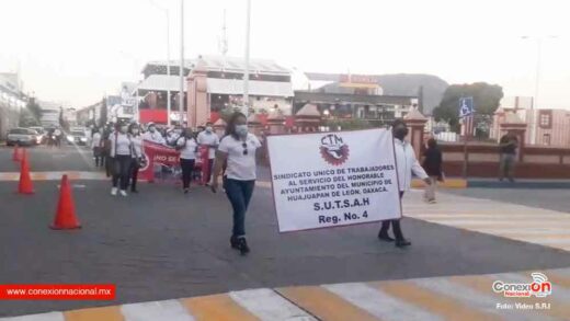 Marcha sindicato del Ayuntamiento de Huajuapan para exigir destitución de Juanita Cruz