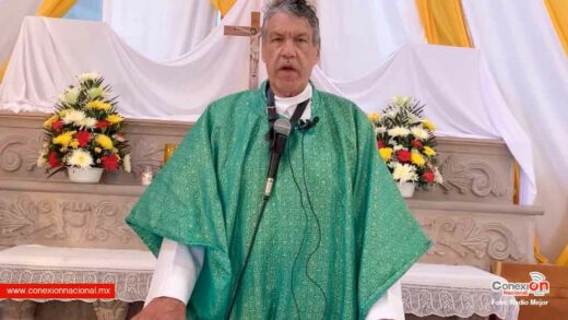 «Padre Pistolas» sigue oficiando misas pese a que fue impedido