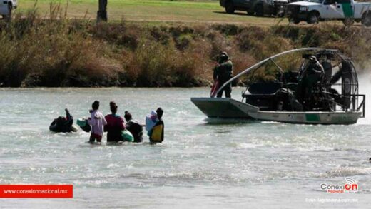 Rescatan de Río Bravo migrantes