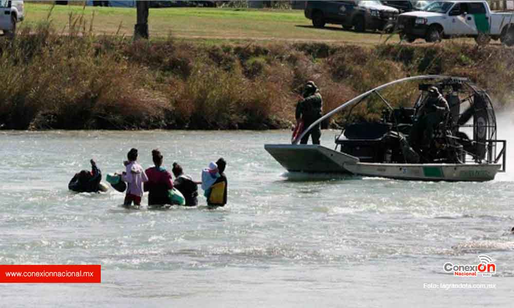 Rescatan de Río Bravo migrantes