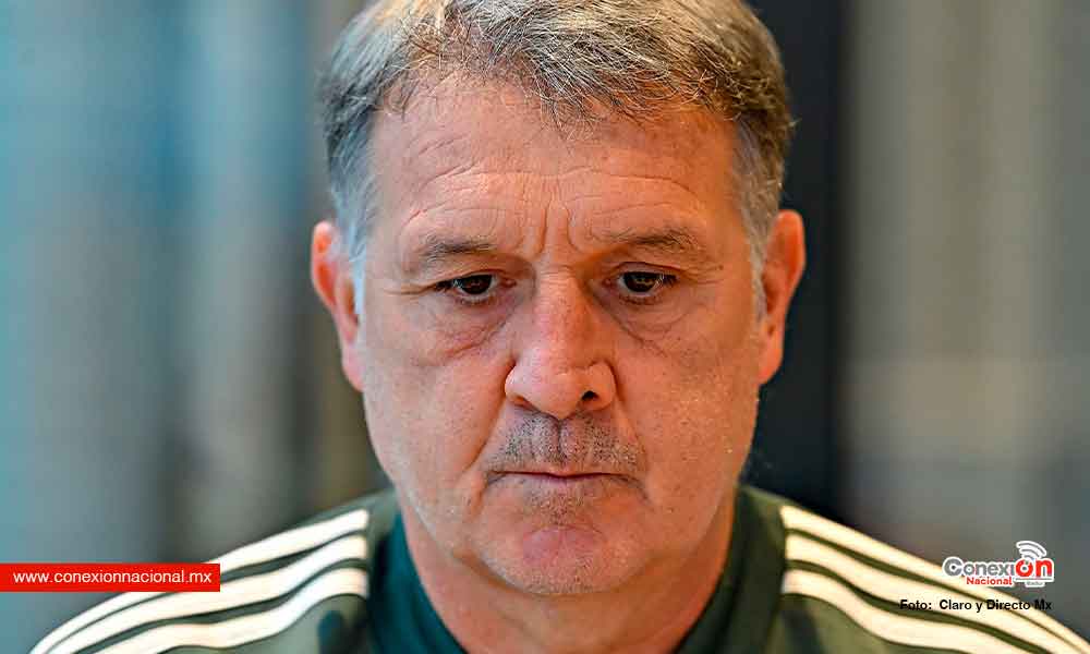 Regresa el “Tata” Martino a México en medio de reclamos de la afición