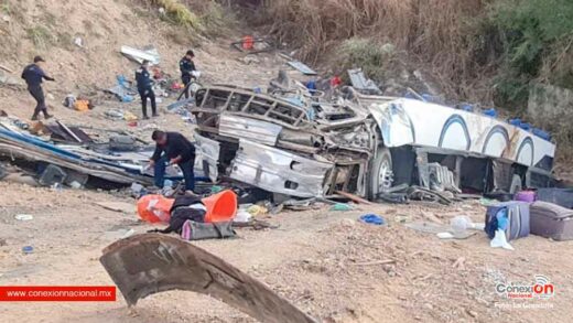 ¡Tragedia en carretera! Vuelca autobús y mueren 14 turistas; regresaban de sus vacaciones