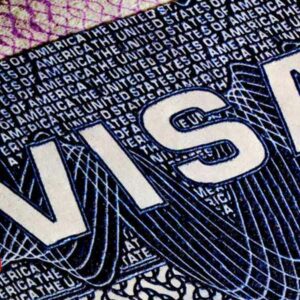 ¿Cuánto dinero debo tener en mi cuenta bancaria para solicitar la visa?