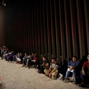 Corte de EU mantiene la expulsión exprés de migrantes