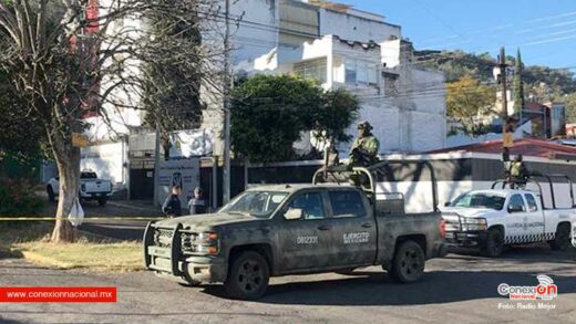 Civil lanza granada contra edificio de la CEAC Michoacán