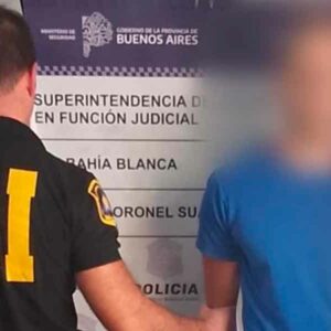Detienen a periodista