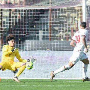La tremenda doble atajada de Guillermo Ochoa en su debut