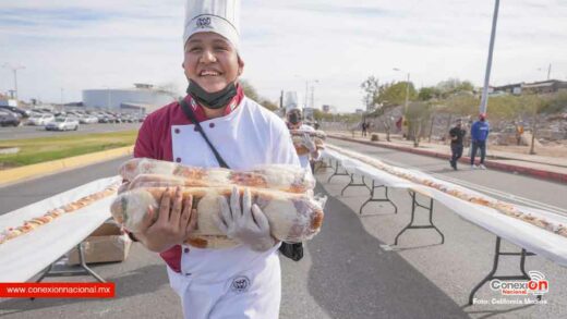 Mexicali rompe récord Guiness con “La línea de panes más larga del mundo”