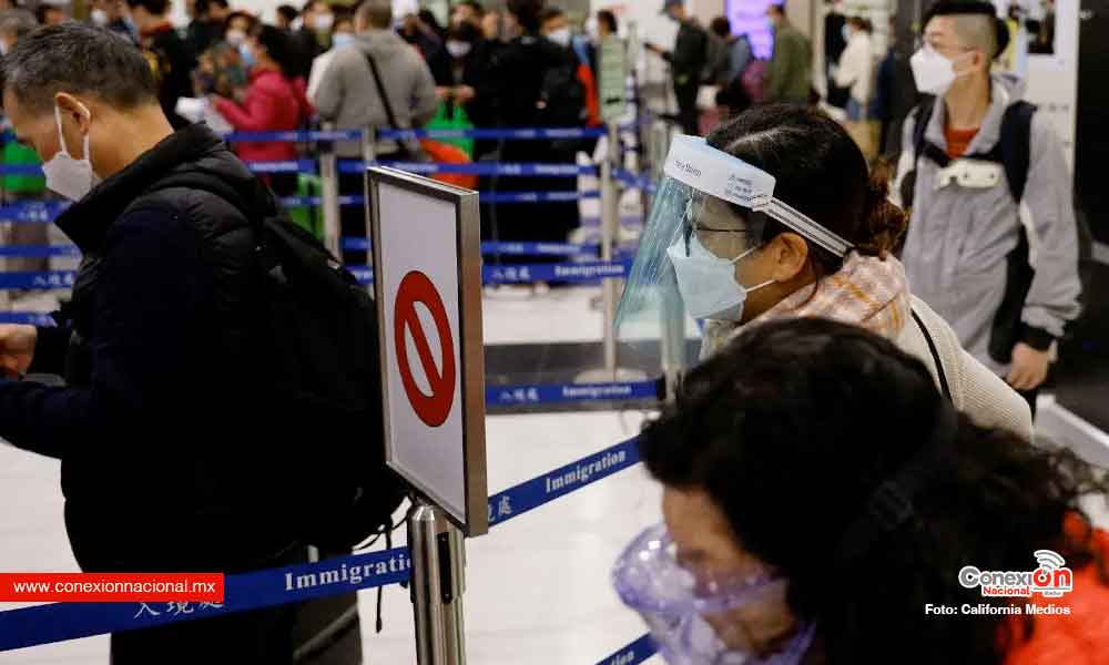 OMS respalda uso de mascarillas en vuelos largos ante variante ómicron