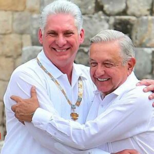 Entrega AMLO máxima condecoración al presidente de Cuba