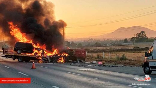 Otra vez cierran la México-Querétaro, tres vehículos chocaron y ardieron en llamas