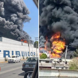 Arde una planta recicladora en Ecatepec, la columna de humo sobresale a kilómetros