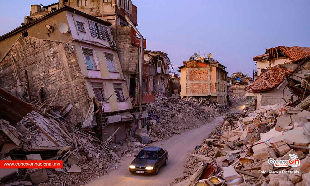 6 muertos, más de 300 heridos y varios edificios derrumbados dejó el sismo de este lunes en Turquía