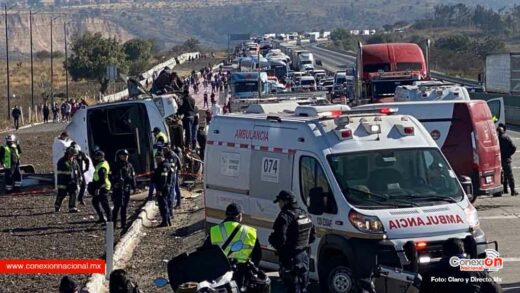 3 muertos 25 lesionados deja volcadura de autobús de turismo en la México-Puebla
