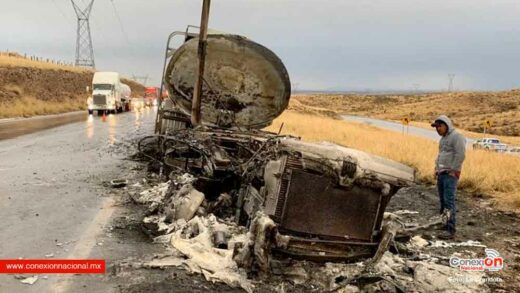 Cierran carretera de Chihuahua a Delicias por incendio de pipa con combustible