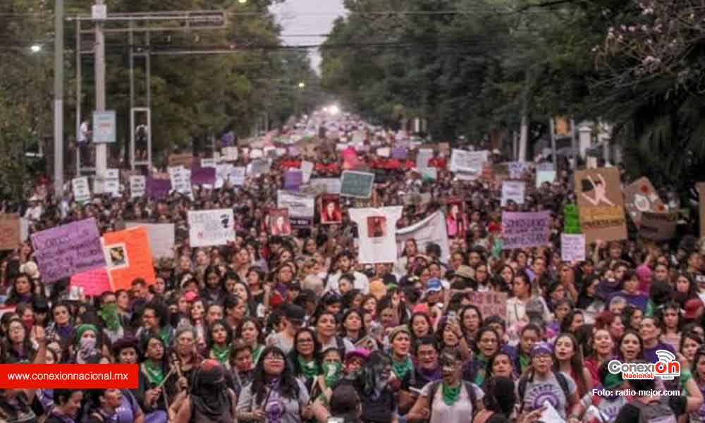 Sin vallas y con discreto acompañamiento policial marcha del 8M
