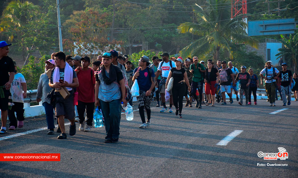 Caravana migrante llega a Villa Comaltitlán sin respuesta del INM sobre visas humanitarias