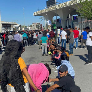 Migrantes se movilizan hacia Puente Paso del Norte ante rumor de apertura de la frontera